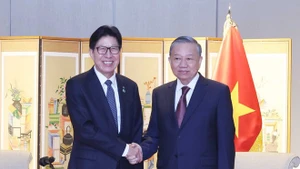 Party General Secretary To Lam and Busan Mayor Park Hyeong Jun on August 13. (Photo: VNA) 