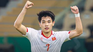 Dinh Bac celebrates after scoring the goal for Viet Nam. (Photo: VFF)