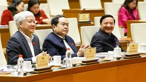 NA Chairman Tran Thanh Man (centre) and Vice Chairmen Do Van Chien (left) and Nguyen Khac Dinh at the conference on January 13. (Photo: VNA) 