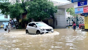 Flooding in Ha Noi following heavy rainfall. (Photo: Huy Hoang)