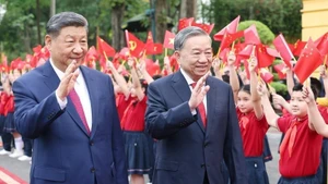 General Secretary To Lam hosts the welcoming ceremony for Chinese General Secretary and President Xi Jinping during the latter's state visit to Viet Nam in April 2025. (Photo: VNA)