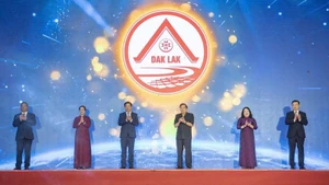 Dak Lak leaders officially unveiled the logo for the newly merged province.
