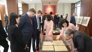 Foreign visitors at the exhibition space.