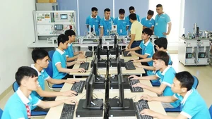 Da Nang has offered a salary of up to 150 million VND per month to attract talent. (Photo: Nam Anh)