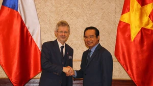 Chairman of the Ho Chi Minh City People’s Committee Nguyen Van Duoc (R) and President of the Senate of the Parliament of the Czech Republic Milos Vystrcil. (Photo: VNA) 