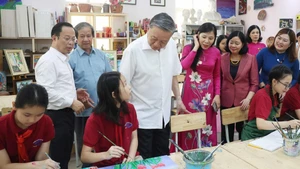In pictures: Party leader visits two special schools in Ha Noi