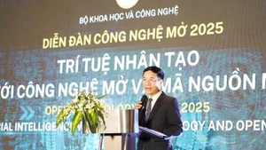 Minister of Science and Technology Nguyen Manh Hung speaks at the event. (Photo: TL)