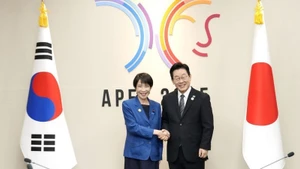President Lee Jae Myung of the Republic of Korea meets with Japanese Prime Minister Takaichi Sanae on the sidelines of the APEC Summit in Gyeongju on October 30, 2025. (Photo: VNA)