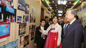 Party General Secretary To Lam visits Kyongsang kindergarten. (Photo: VNA) 