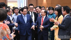 Prime Minister Pham Minh Chinh meets with business representatives on the occasion of Vietnamese Entrepreneurs Day. (Photo: Tran Hai)