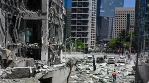 Buildings damaged in a missile attack in Ramat Gan city of Israel (Photo: Xinhua/VNA)