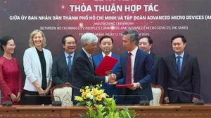 An overview of the MoU signing ceremony between the People’s Committee of Ho Chi Minh City and US semiconductor design giant Advanced Micro Devices, Inc. (Photo: VNA)