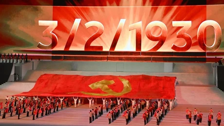 Entire Party, people and armed forces resolve to create new miracles in a new stage of development