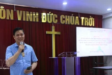 Pastor Nguyen Huu Mac, Rector of the Ha Noi Bible College, speaks at the event (Photo: VNA)