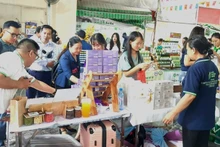 The fair attracts a large number of consumers. (Photo: NDO)