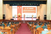 Overview of the military doctoral degree-awarding ceremony at the Army Academy.