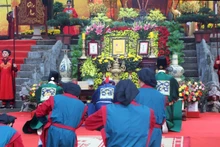 Reenactment of the ritual of offering calendars to the King at Thang Long Imperial Citadel. (Photo: NDO)