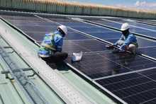 Utilising economic scale, accelerating the disbursement of public investment capital and developing new sectors (digital transformation, green economy) are the main trend. (Photo: NDO)