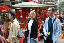 International tourists visit Ha Noi during Lunar New Year Festival. (Photo: THANH DAT)