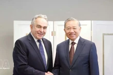 Party General Secretary gives a reception for former US Deputy Secretary of State on February 20 afternoon in Washington D.C. (Photo: VNA)