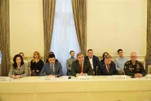 Vice Chairman of Saint Petersburg’s Committee for External Relations Vyacheslav Kalganov (centre) at the roundtable discussion on outcomes of the 14th National Congress of the Communist Party of Viet Nam. (Photo: VNA)