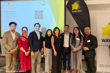 Vietnamese Consul General in Perth Nguyen Thanh Ha (second from right) and business representatives at the forum (Photo: VNA)