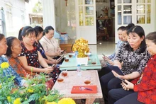 Women’s Union members participate in activities under the “Digital Family” model in Tan Thanh Commune, Dong Thap Province. (Photo: HUU NGHIA)