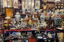The antique and imitation antique market opens along Hang Luoc–Hang Ma Streets once a year from the 23rd day to 28th day of the twelfth lunar month.