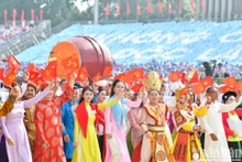 Artists parade during the 80th anniversary celebration of National Day on September 2. (Photo: DUY LINH)