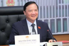 NA Vice Chairman Nguyen Khac Dinh speaks at the meeting. (Photo: daibieunhandan.vn)