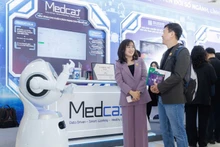 Representatives of MedCAT Joint Stock Company introduced their products at the 6th national forum on the development of Viet Nam’s digital technology. (Photo: MEDCAT)