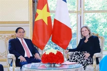 Prime Minister Pham Minh Chinh (L) and President of the French National Assembly Yaël Braun-Pivet, Paris, June 10 (Photo: VNA)