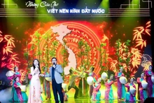 Artists performing works on the theme of the armed forces and revolutionary war. (Photo: NDO)
