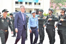 The UN delegation visits the Peacekeeping Police Training Centre. (Photo: nhandan.vn)