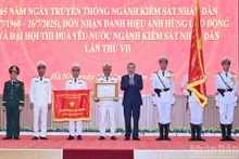 General Secretary To Lam awards the title of Hero of Labour to the People's Procuracy sector.