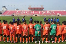 Members of the Vietnamese women's team practice at Lach Tray Stadium. (Photo: VFF)