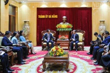 At the working session (Photo: nhandan.vn)