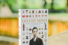 The book “Ho Chi Minh – Pictorial Biography” contains nearly 700 photos, drawings, images of artefacts and monuments, along with maps and charts. (Photo: NDO)