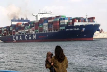 A cargo ship sails through the Suez Canal in Ismailia Province, Egypt, on January 13, 2024. (Photo: XINHUA)