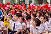 Grade 1 pupils of Chu Van An Primary School in Ha Noi at the opening ceremony of school year on September 5, 2025 (Photo: nhandan.vn)