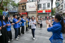 In pictures: Ha Noi candidates finish 10th - grade entrance exam for public high schools