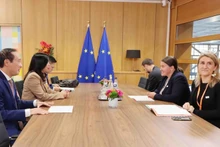 Le Thi Thu Hang, Deputy Minister of Foreign Affairs, meets Veronika Musilova, Foreign Affairs Advisor to the President of the European Council. (Photo: Huong Giang/VNA Correspondent in Belgium)