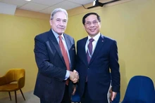 Deputy Prime Minister and Minister of Foreign Affairs Bui Thanh Son (R) and New Zealand’s Foreign Minister Winston Peters (Photo: VGP)