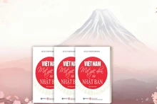 The book "Viet Nam – A perspective from Japan” (Photo: NDO)