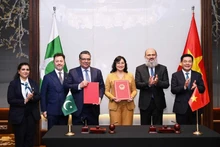 Delegates at the fifth meeting of the Viet Nam-Pakistan Joint Subcommittee on Trade in Ha Noi on July 11. (Photo: MoIT)