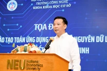 Assoc. Prof. Dr. Bui Huy Nhuong, Director of the National Economics University, speaking at the seminar “Training Applied Mathematics in the Era of Data and Intelligent Decision-Making”. (Photo: NDO)