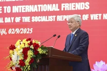Do Van Chien, Politburo member, Secretary of the Party Central Committee, and President of the Viet Nam Fatherland Front Central Committee, delivers a speech at the meeting (Photo: NDO)