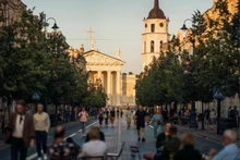 Many Vietnamese people in Lithuania do business in shopping centres in Vilnius capital city. (Photo: VNA)