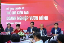 Experts, representatives of ministries, sectors, and agencies discussed measures to support enterprises at the Viet Nam Private Economic Forum 2025. (Photo: NDO)