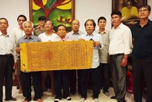 The Ha Dong Intellectuals group is one of the few that collects and returns royal decrees to localities that have lost them. However, there remains a lack of policies to encourage and honour such initiatives, which could otherwise inspire more volunteer cultural groups. (Photo: nhandan.vn)